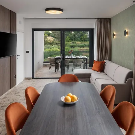 Luxury David's - Two Heated Pool Вилла *
