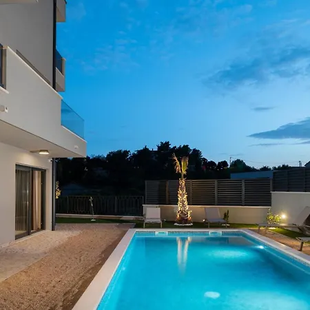 Luxury David's - Two Heated Pool * Подстрана