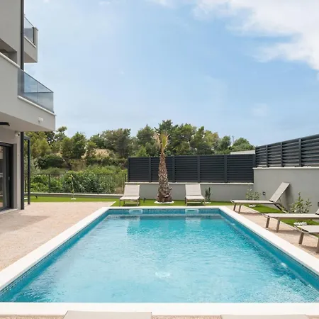 Вилла Luxury David's - Two Heated Pool Подстрана