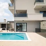 Luxury David's - Two Heated Pool *