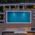 Luxury David's - Two Heated Pool Vila *