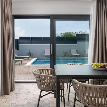 Luxury David's - Two Heated Pool Podstrana