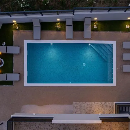 Luxury David's - Two Heated Pool Vila *