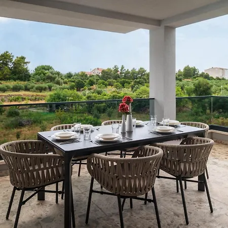 Luxury David's - Two Heated Pool Podstrana