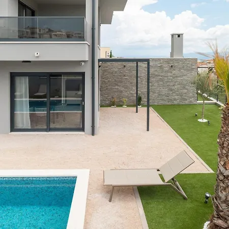 Luxury David's - Two Heated Pool Vila *