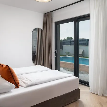 Luxury David's - Two Heated Pool Vila